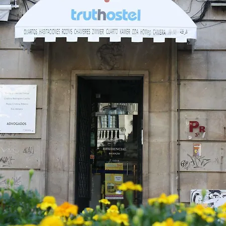 Truthostel Хостел *